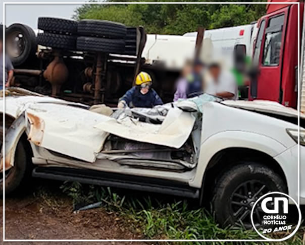 Mulher morre em carro esmagado por carreta na BR 163