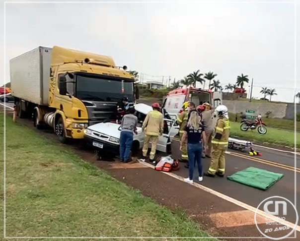 Mãe e filha ficam gravemente feridas em colisão com caminhão em C. Procópio