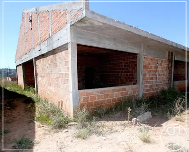 Paraná pode ser obrigado a colocar placas informativas em obras públicas paralisadas