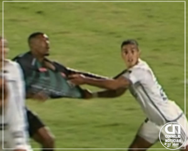 Ironizando, Maringá agradece fornecedor por camisa que não rasga 