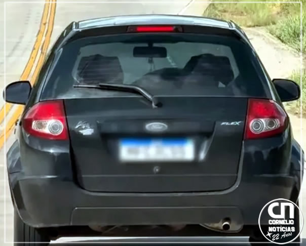 Vídeo mostra casal fazendo sexo dentro de carro em movimento em SC