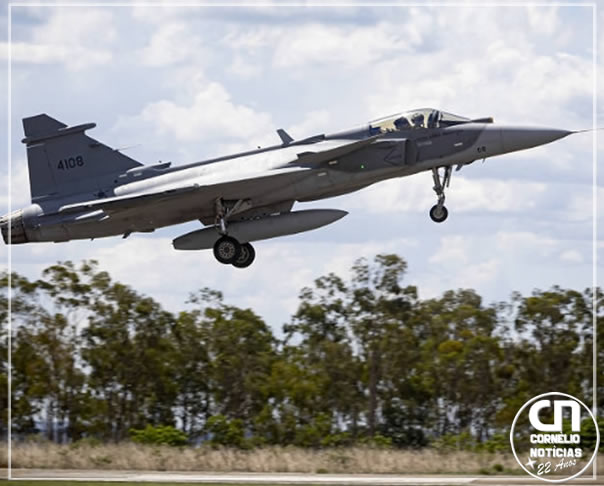 Caças F-39 Gripen entram em operação para proteger espaço aéreo em Brasília