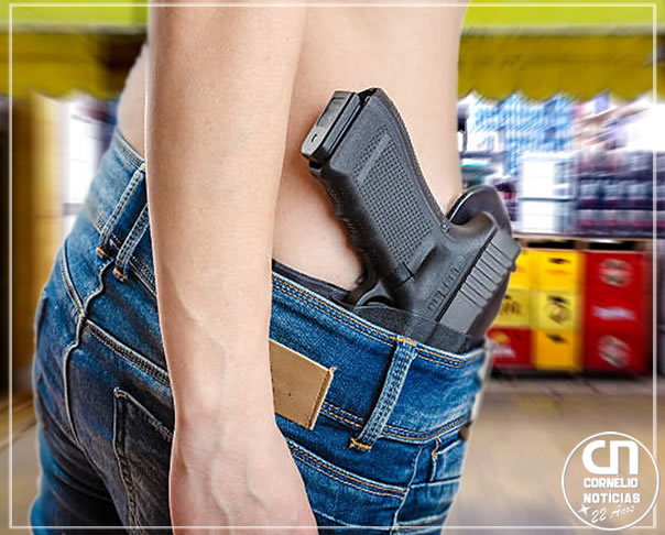 Indivíduo é preso com arma carregada em frente a depósito de bebidas