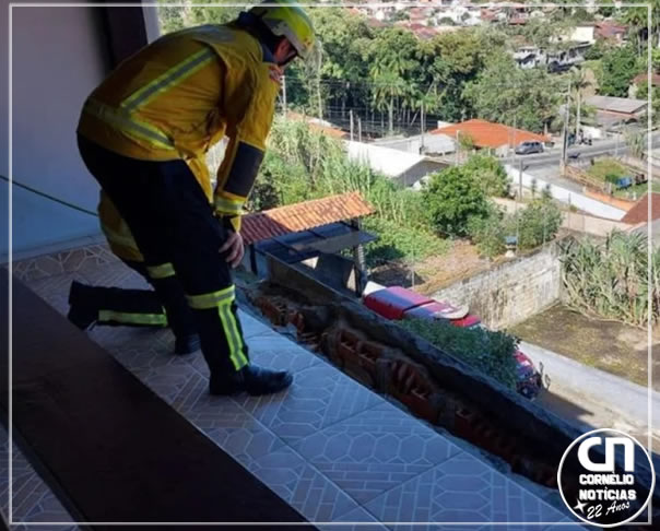 Família fica ferida após sacada desabar durante almoço de Dia das Mães