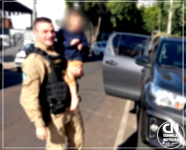 Criança é deixada em carro enquanto mãe vai parar na delegacia