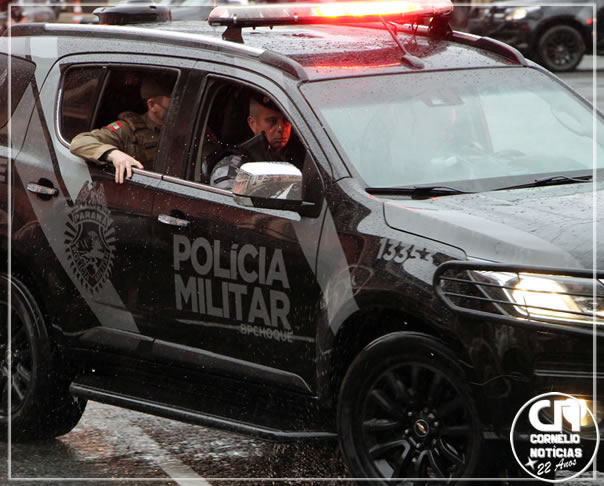 Moto estacionada de forma indevida acaba com o condutor preso por tráfico