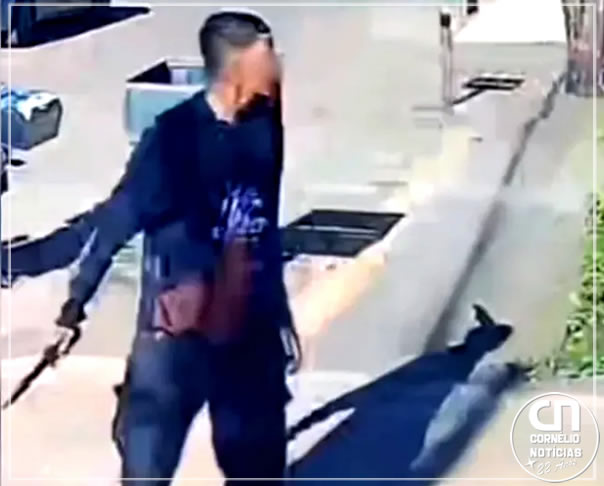 Vídeo: Homem ameaça ex com facão e acaba morto a tiros pelo atual dela