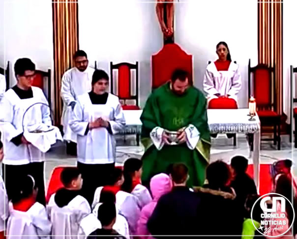 Padre fica sem reação após resposta sincera de criança durante missa no Paraná