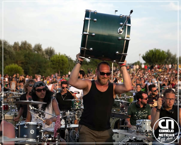 Londrina promove encontro com 170 bateristas em apresentação coletiva