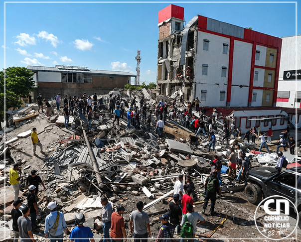 Terremoto atinge a Colômbia, derruba prédios e mata 111 pessoas
