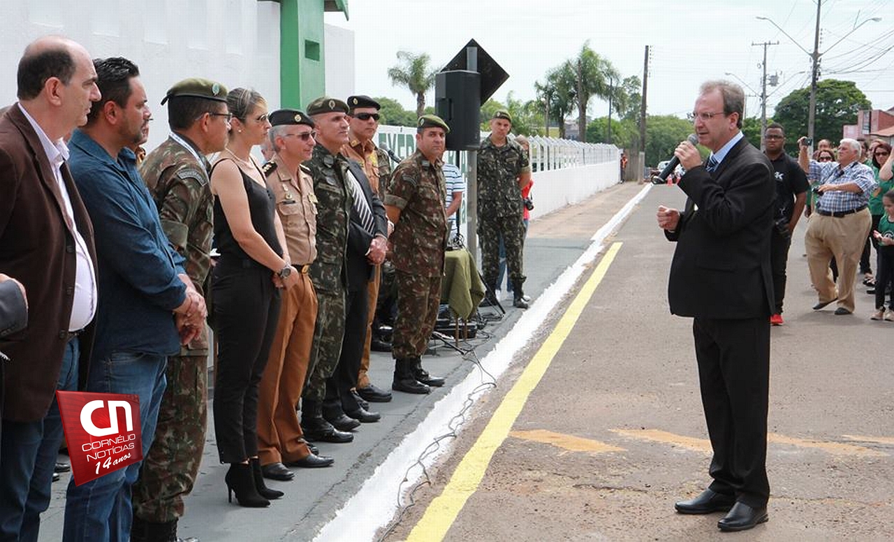 General do Exército Brasileiro inaugura novo portal de acesso ao Tiro de Guerra 05-002