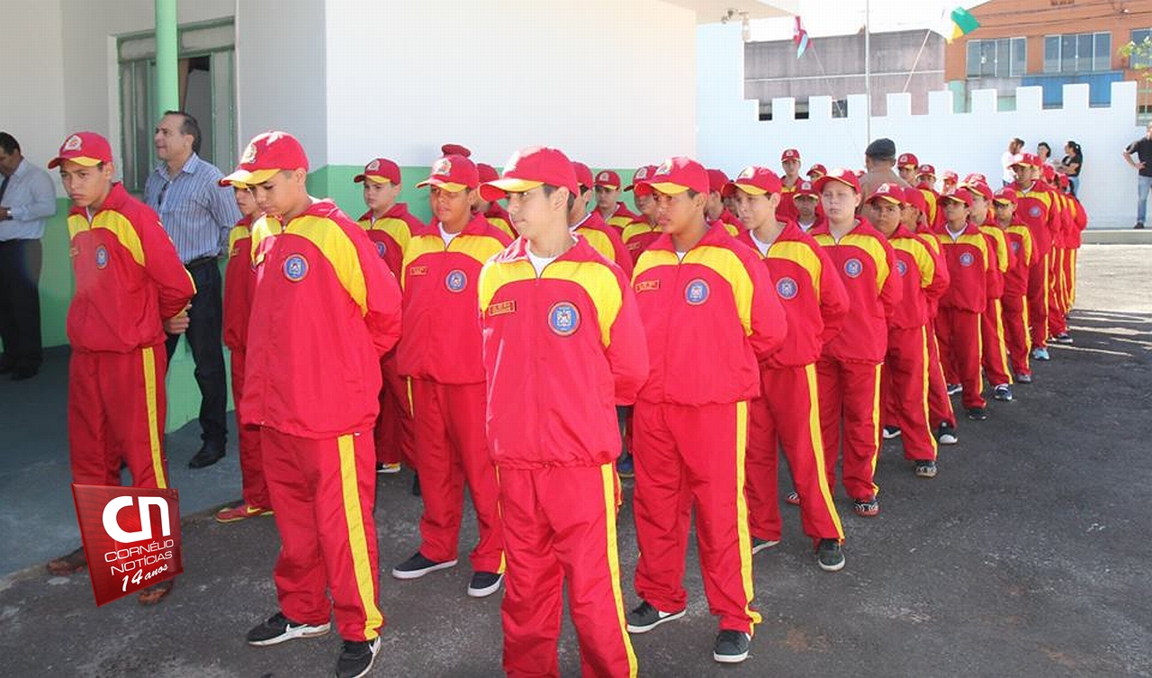 General do Exército Brasileiro inaugura novo portal de acesso ao Tiro de Guerra 05-002