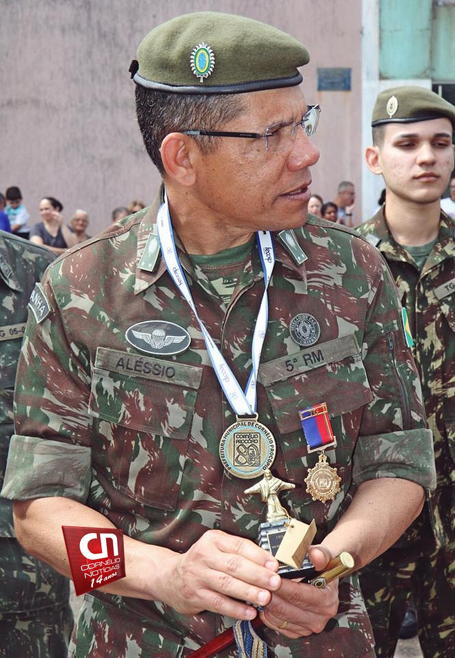 General do Exército Brasileiro inaugura novo portal de acesso ao Tiro de Guerra 05-002