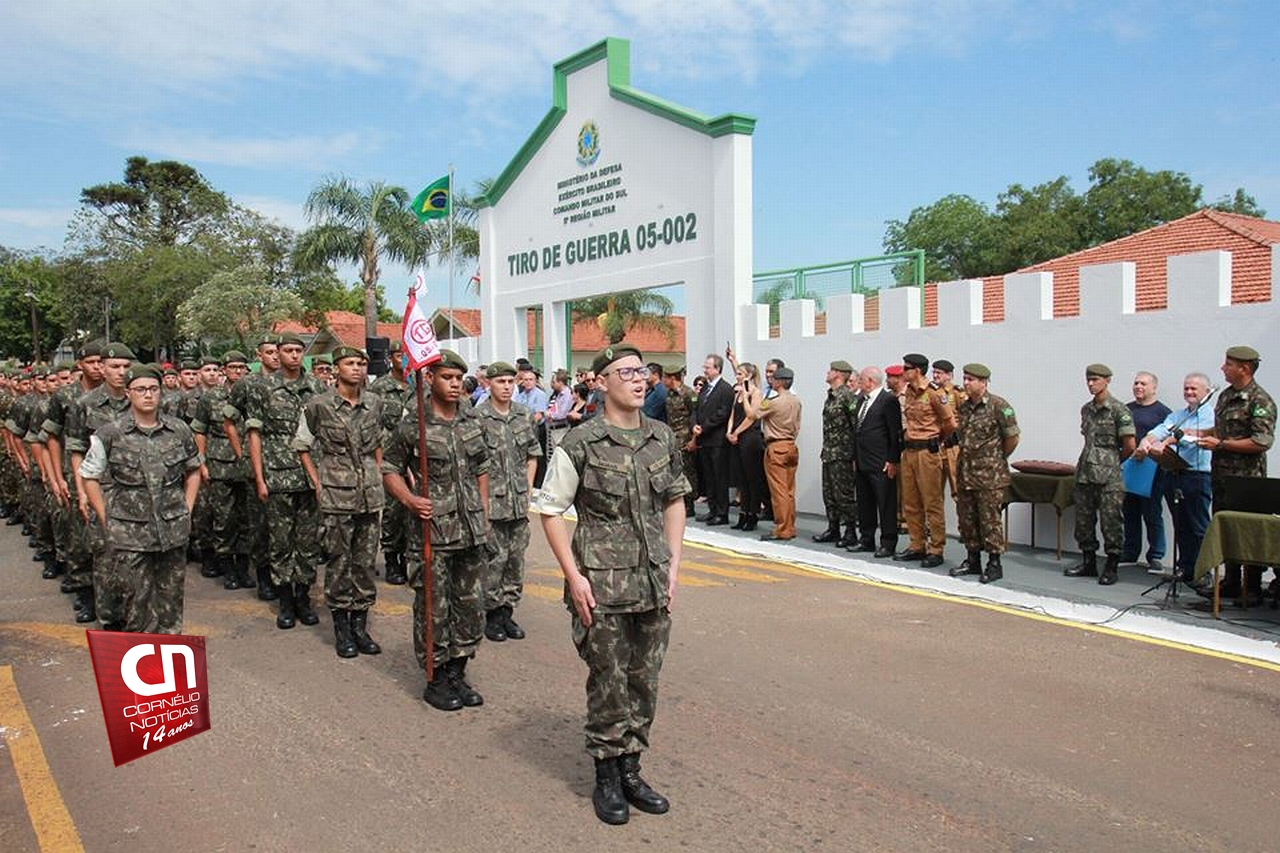 General do Exército Brasileiro inaugura novo portal de acesso ao Tiro de Guerra 05-002