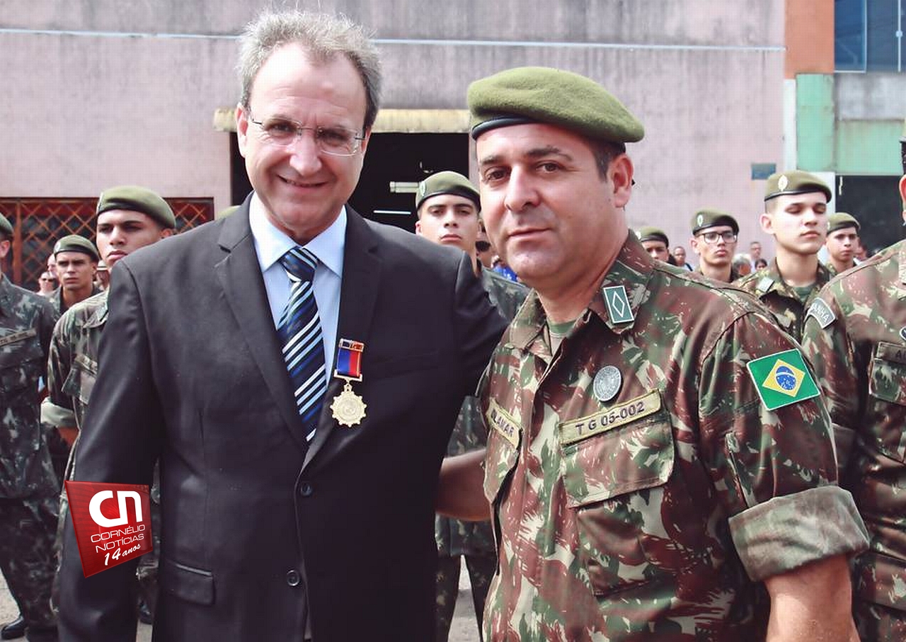 General do Exército Brasileiro inaugura novo portal de acesso ao Tiro de Guerra 05-002