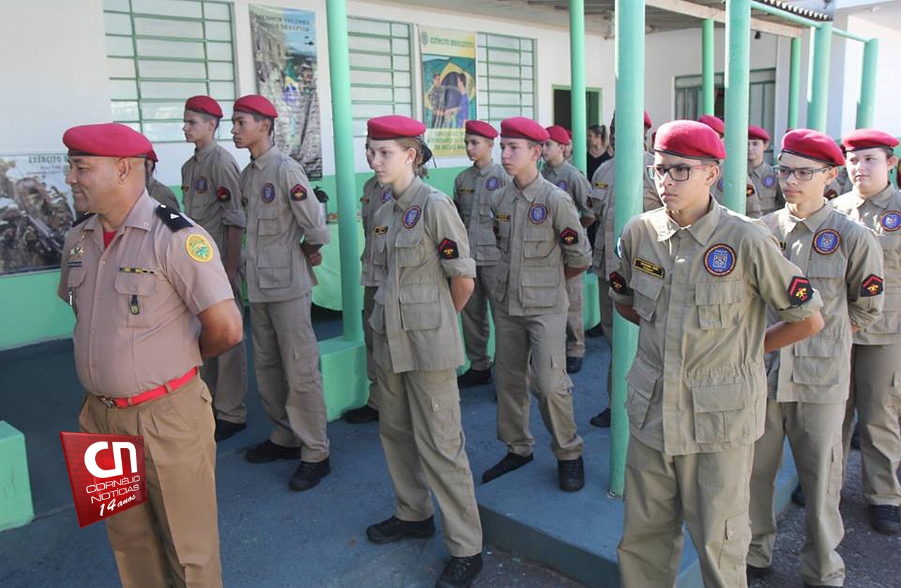 General do Exército Brasileiro inaugura novo portal de acesso ao Tiro de Guerra 05-002