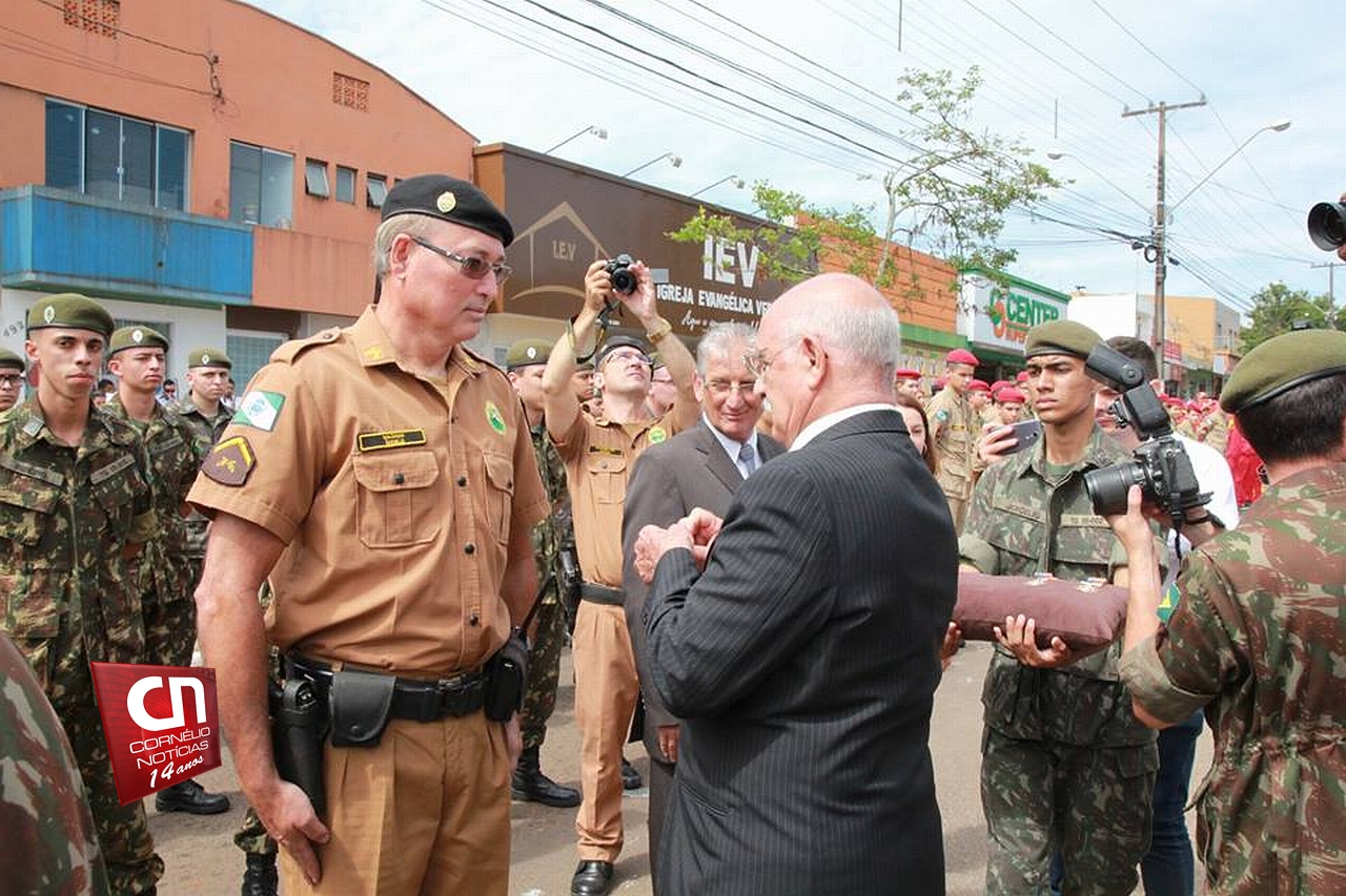 General do Exército Brasileiro inaugura novo portal de acesso ao Tiro de Guerra 05-002