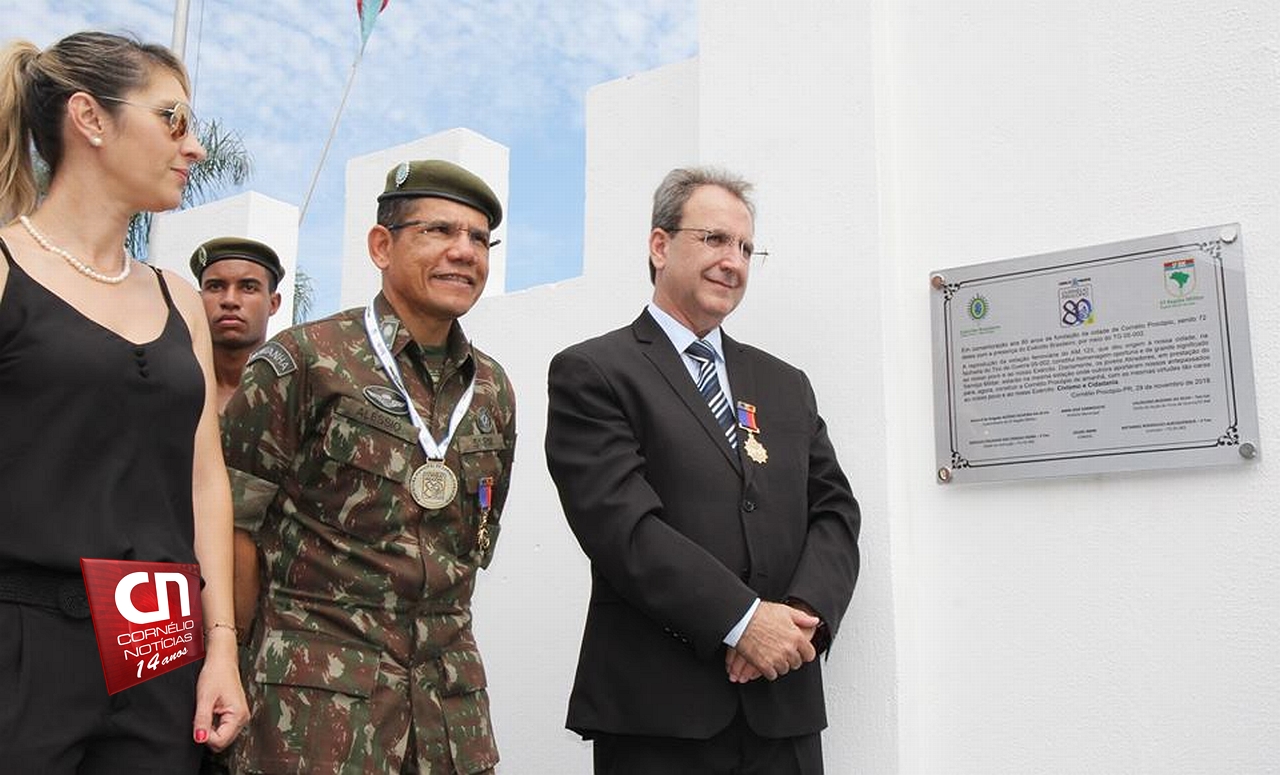 General do Exército Brasileiro inaugura novo portal de acesso ao Tiro de Guerra 05-002