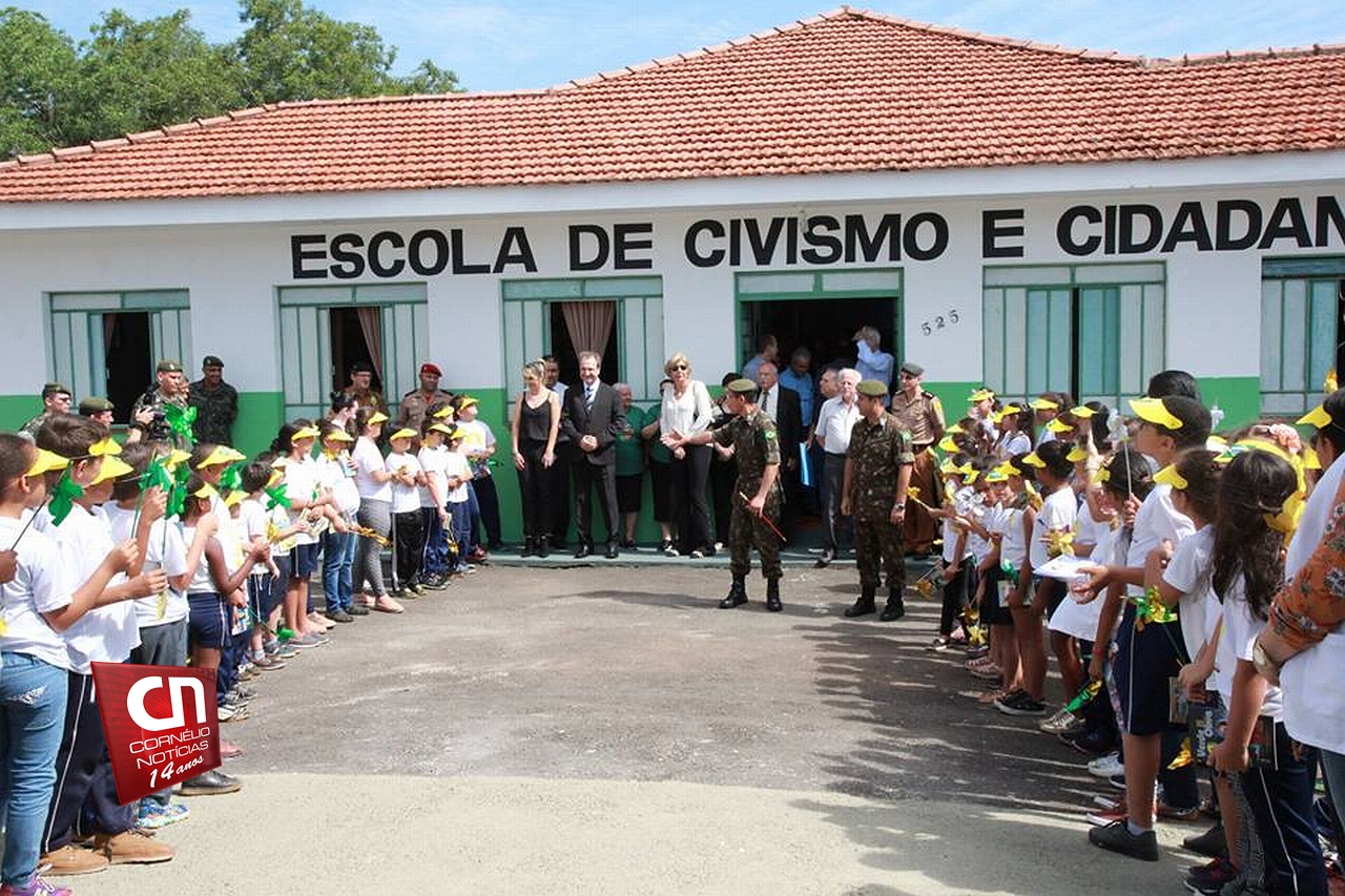 General do Exército Brasileiro inaugura novo portal de acesso ao Tiro de Guerra 05-002