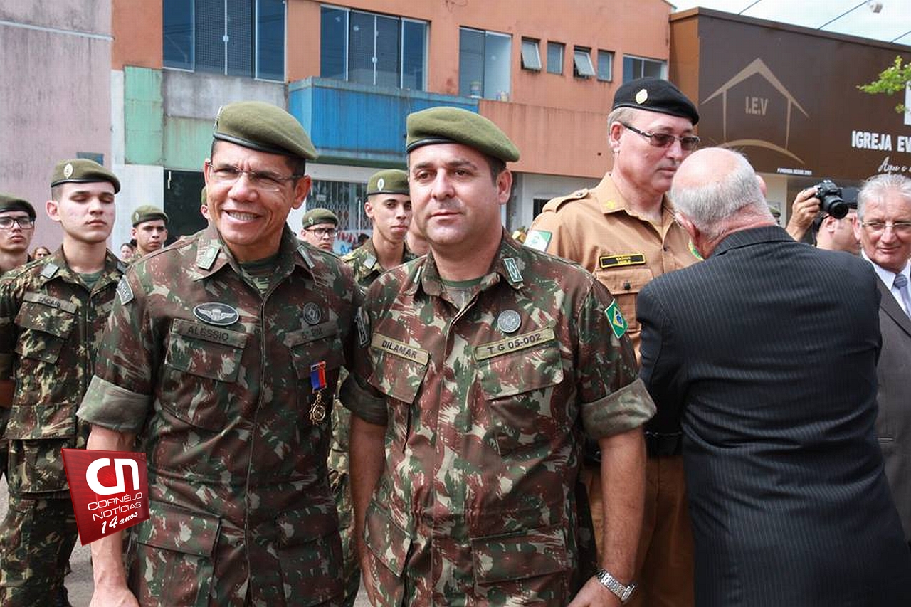 General do Exército Brasileiro inaugura novo portal de acesso ao Tiro de Guerra 05-002