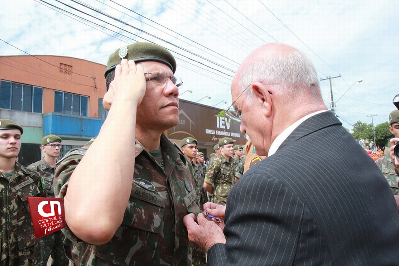 General do Exército Brasileiro inaugura novo portal de acesso ao Tiro de Guerra 05-002