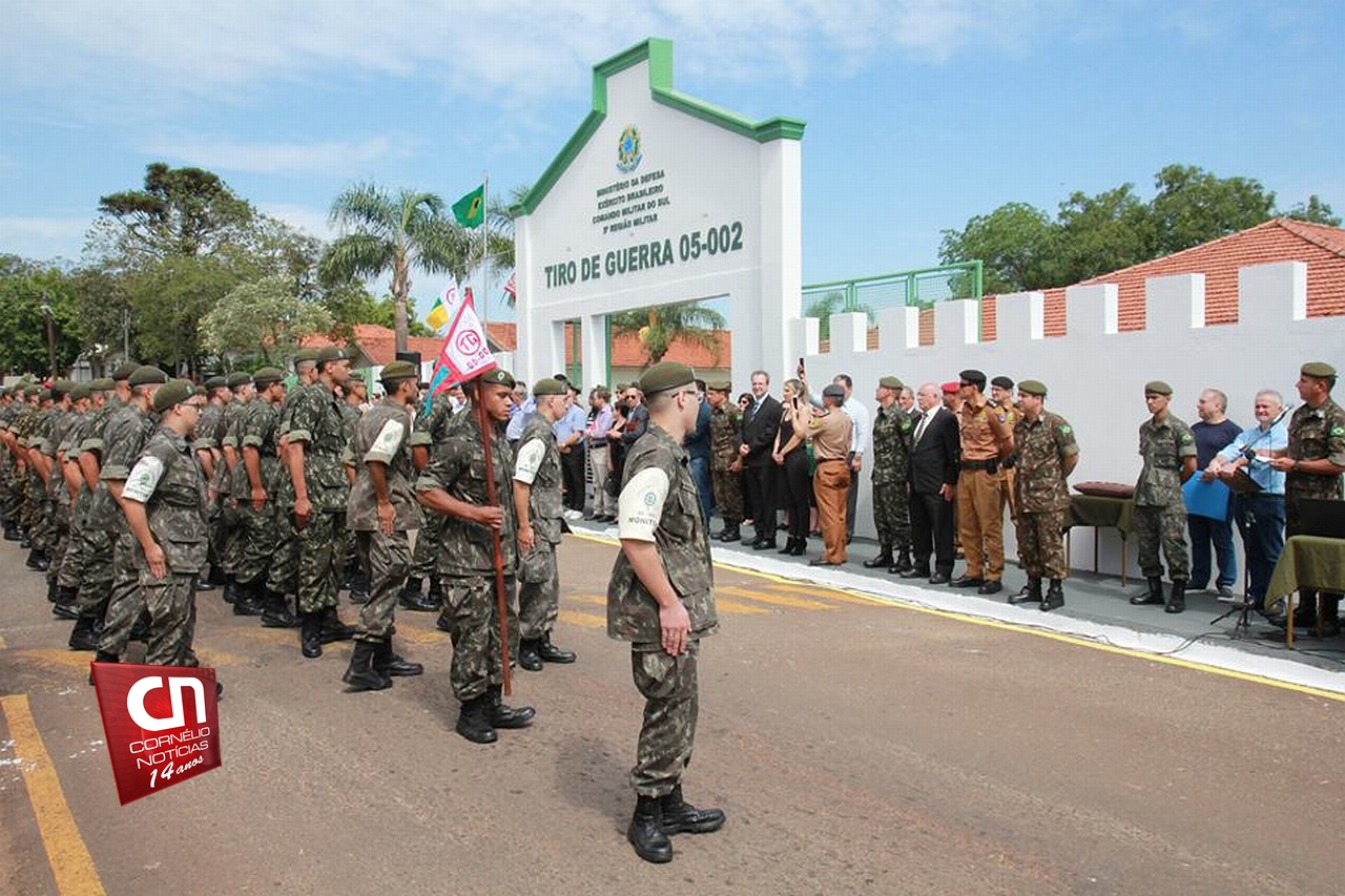 General do Exército Brasileiro inaugura novo portal de acesso ao Tiro de Guerra 05-002