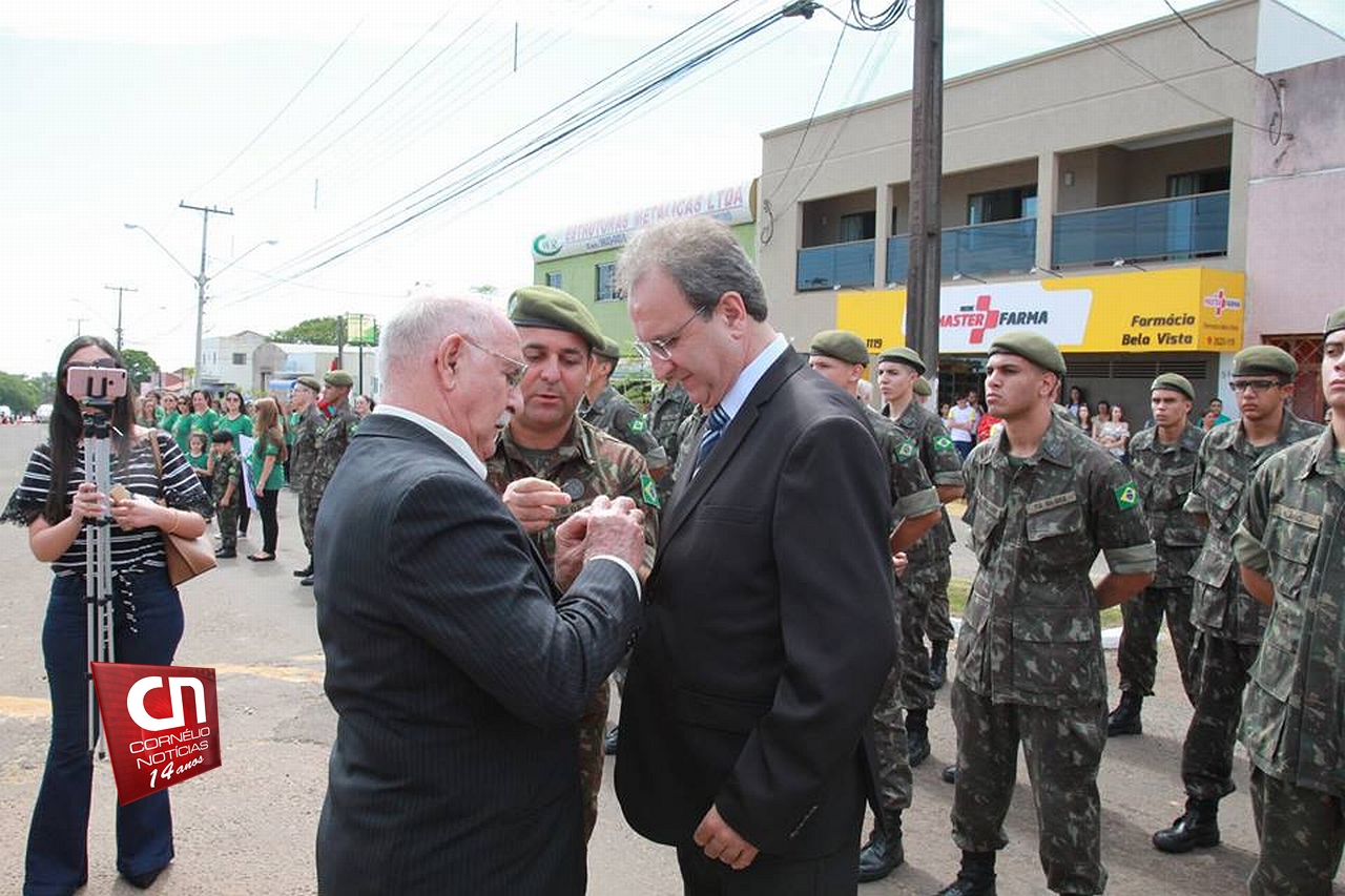 General do Exército Brasileiro inaugura novo portal de acesso ao Tiro de Guerra 05-002