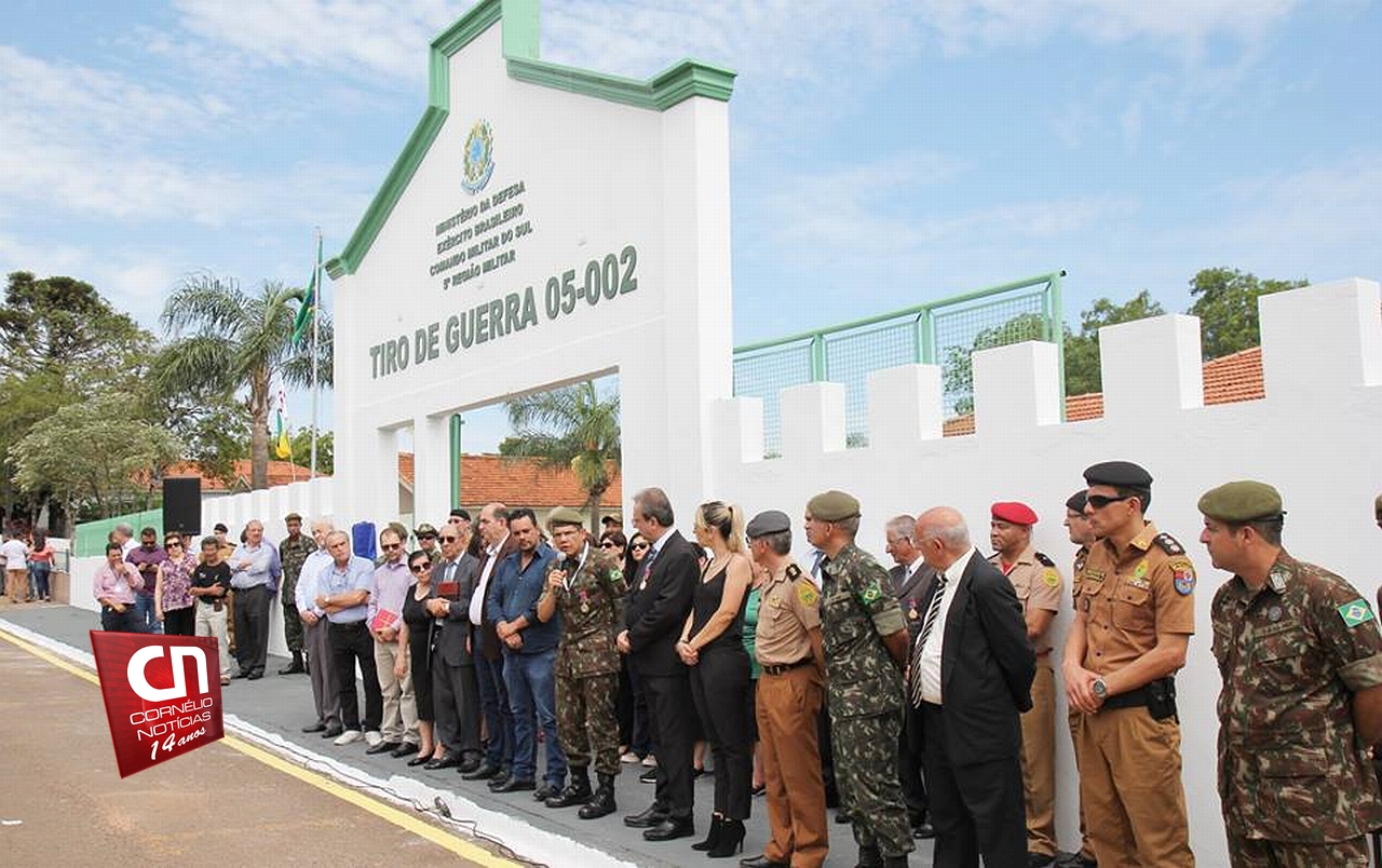 General do Exército Brasileiro inaugura novo portal de acesso ao Tiro de Guerra 05-002