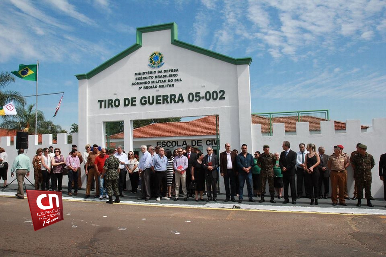 General do Exército Brasileiro inaugura novo portal de acesso ao Tiro de Guerra 05-002