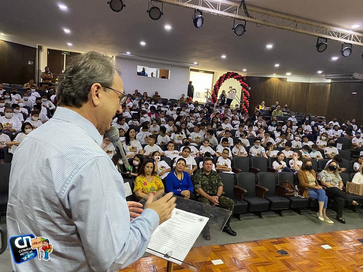 PROERD forma centenas de alunos com certificados contra as drogas em Cornélio Procópio